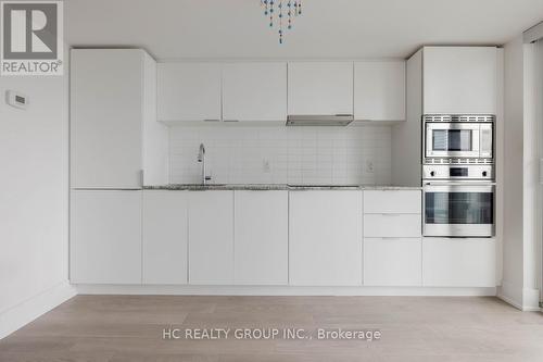 2002 - 955 Bay Street, Toronto, ON - Indoor Photo Showing Kitchen