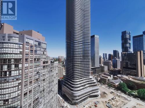 2002 - 955 Bay Street, Toronto, ON - Outdoor With Facade