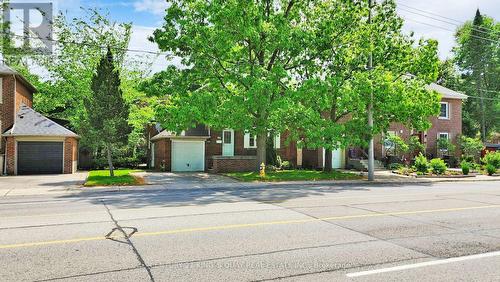 137 Lawrence Avenue E, Toronto, ON - Outdoor