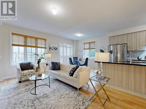 2433 Florentine Place, Pickering, ON - Indoor Photo Showing Living Room