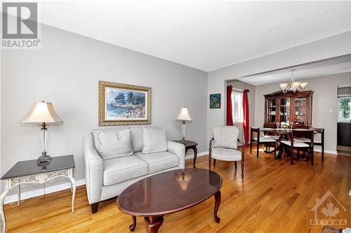 134 Shearer Crescent, Ottawa, ON - Indoor Photo Showing Living Room
