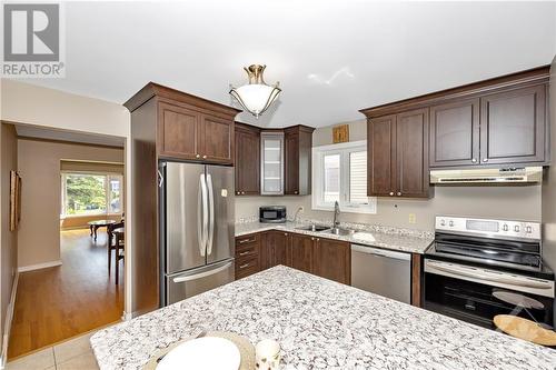 134 Shearer Crescent, Ottawa, ON - Indoor Photo Showing Kitchen With Double Sink
