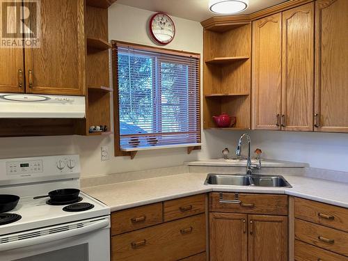 1265 Pigeon Avenue, Williams Lake, BC - Indoor Photo Showing Kitchen With Double Sink