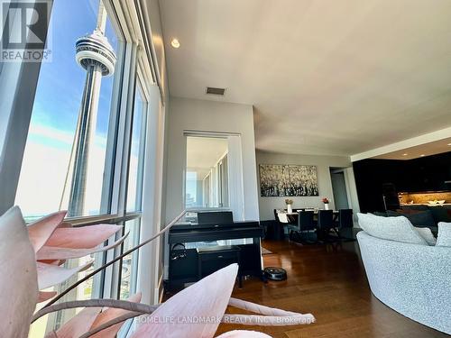 4603 - 300 Front Street W, Toronto, ON - Indoor Photo Showing Living Room