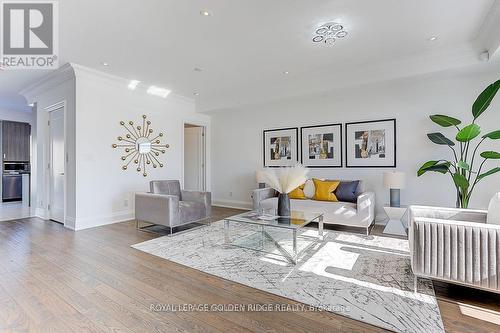 80 South Park Road, Markham, ON - Indoor Photo Showing Living Room