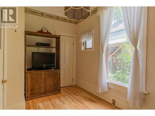 920 Edgewood  Avenue, Nelson, BC - Indoor Photo Showing Other Room