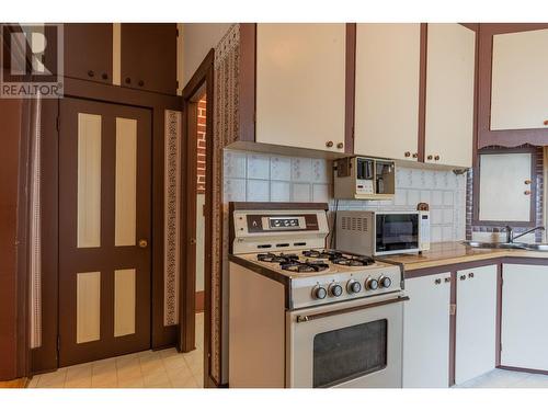 920 Edgewood  Avenue, Nelson, BC - Indoor Photo Showing Kitchen