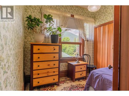 920 Edgewood  Avenue, Nelson, BC - Indoor Photo Showing Bedroom