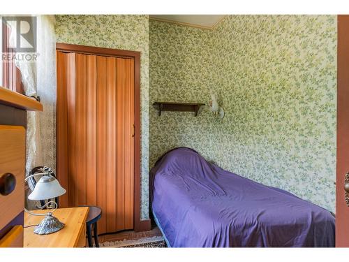 920 Edgewood  Avenue, Nelson, BC - Indoor Photo Showing Bedroom