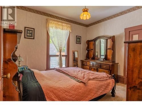 920 Edgewood  Avenue, Nelson, BC - Indoor Photo Showing Bedroom