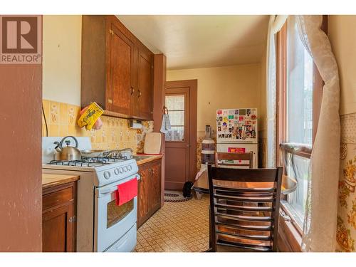 920 Edgewood  Avenue, Nelson, BC - Indoor Photo Showing Kitchen