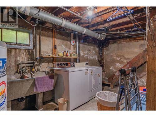 920 Edgewood  Avenue, Nelson, BC - Indoor Photo Showing Laundry Room