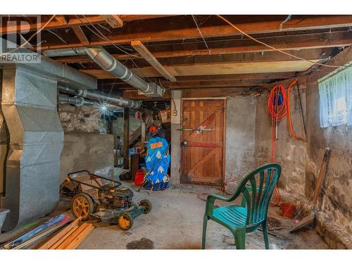 920 Edgewood  Avenue, Nelson, BC - Indoor Photo Showing Basement