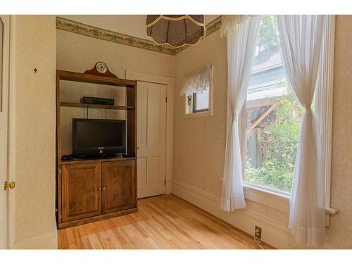 920 Edgewood Avenue, Nelson, BC - Indoor Photo Showing Other Room