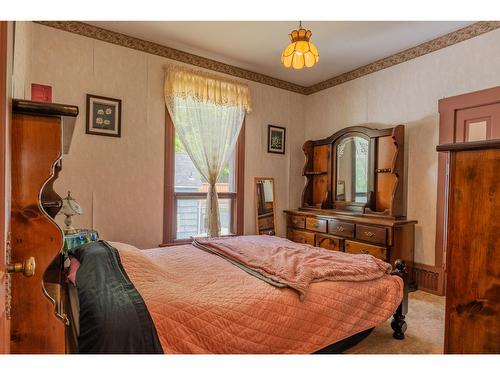 920 Edgewood Avenue, Nelson, BC - Indoor Photo Showing Bedroom