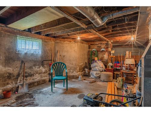 920 Edgewood Avenue, Nelson, BC - Indoor Photo Showing Basement