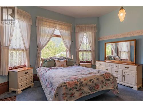 920 Edgewood  Avenue, Nelson, BC - Indoor Photo Showing Bedroom