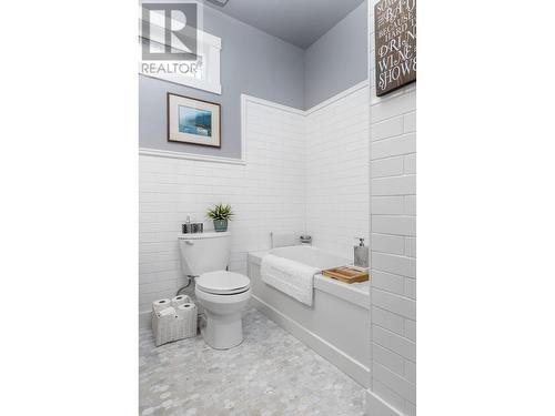 7310 Shalal Road, Kelowna, BC - Indoor Photo Showing Bathroom