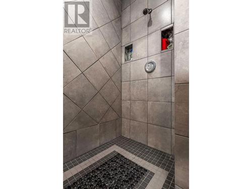 7310 Shalal Road, Kelowna, BC - Indoor Photo Showing Bathroom