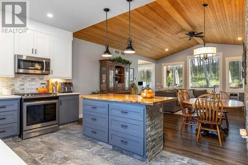 7310 Shalal Road, Kelowna, BC - Indoor Photo Showing Kitchen With Upgraded Kitchen