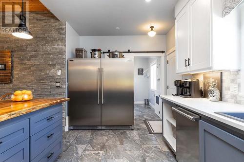 7310 Shalal Road, Kelowna, BC - Indoor Photo Showing Kitchen