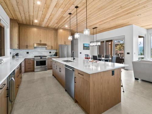 135 Granite Court, Naramata, BC - Indoor Photo Showing Kitchen With Stainless Steel Kitchen With Upgraded Kitchen