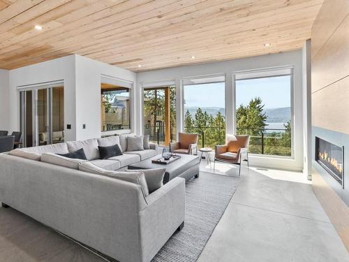 135 Granite Court, Naramata, BC - Indoor Photo Showing Living Room With Fireplace