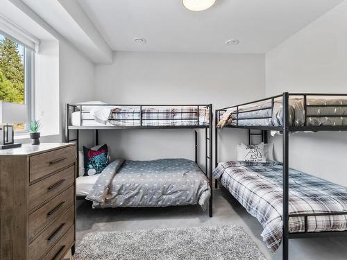 135 Granite Court, Naramata, BC - Indoor Photo Showing Bedroom