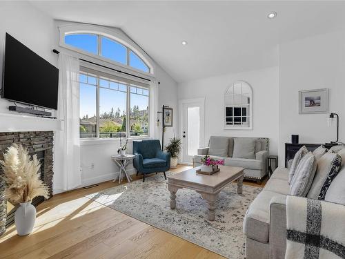 2402 Ryser Place, West Kelowna, BC - Indoor Photo Showing Living Room With Fireplace