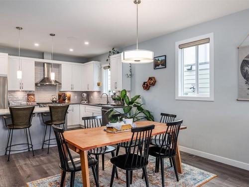 2-1033 Stockwell Avenue, Kelowna, BC - Indoor Photo Showing Dining Room