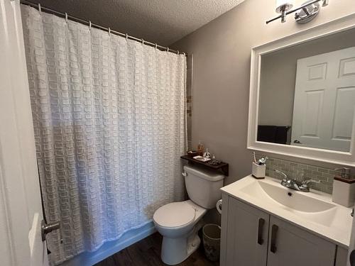 308-803 Fairview Road, Penticton, BC - Indoor Photo Showing Bathroom