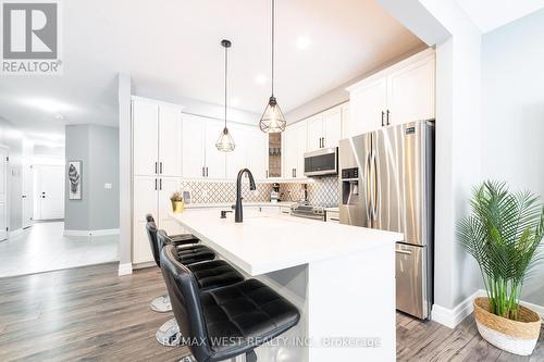 172 Hollybrook Trail, Kitchener, ON - Indoor Photo Showing Kitchen With Stainless Steel Kitchen With Upgraded Kitchen