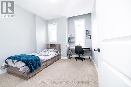 172 Hollybrook Trail, Kitchener, ON - Indoor Photo Showing Bedroom