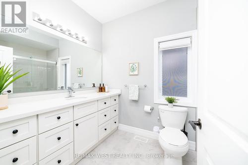 172 Hollybrook Trail, Kitchener, ON - Indoor Photo Showing Bathroom