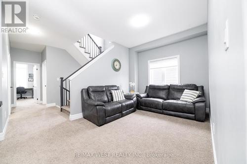 172 Hollybrook Trail, Kitchener, ON - Indoor Photo Showing Living Room
