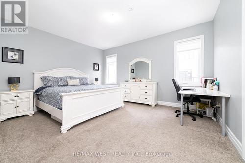 172 Hollybrook Trail, Kitchener, ON - Indoor Photo Showing Bedroom