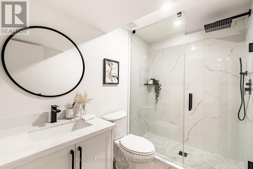 364 Holcan Avenue, Oshawa, ON - Indoor Photo Showing Bathroom