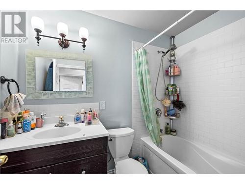 526 Battle Street W, Kamloops, BC - Indoor Photo Showing Bathroom