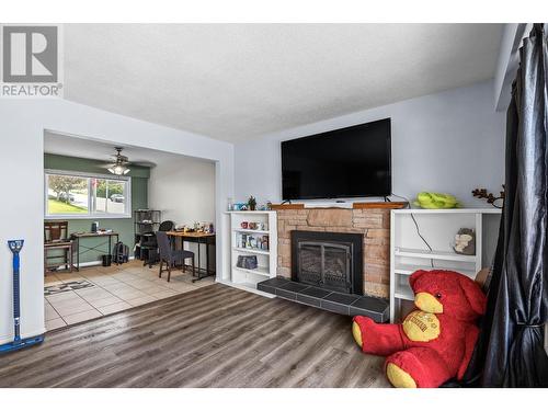 526 Battle Street W, Kamloops, BC - Indoor Photo Showing Living Room With Fireplace