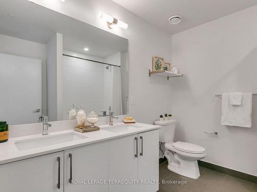 1810-576 Front St W, Toronto, ON - Indoor Photo Showing Bathroom