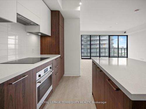 1406-33 Frederick Todd Way, Toronto, ON - Indoor Photo Showing Kitchen