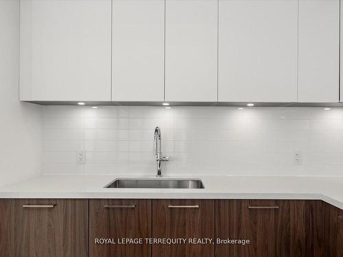 1406-33 Frederick Todd Way, Toronto, ON - Indoor Photo Showing Kitchen With Upgraded Kitchen