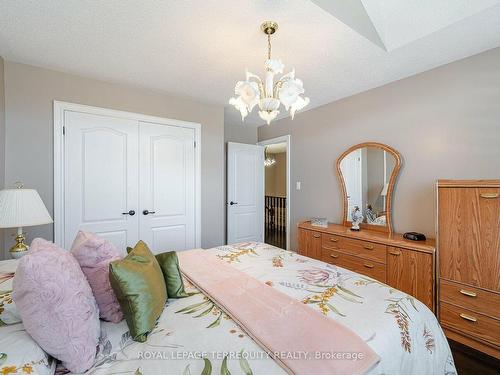 88 William Ingles Dr, Clarington, ON - Indoor Photo Showing Bedroom