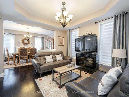 88 William Ingles Dr, Clarington, ON - Indoor Photo Showing Living Room