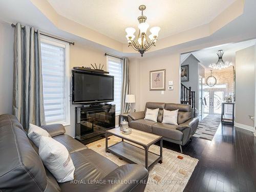 88 William Ingles Dr, Clarington, ON - Indoor Photo Showing Living Room