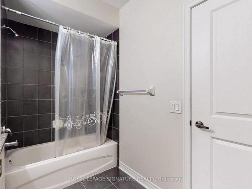 433-7325 Markham Rd, Markham, ON - Indoor Photo Showing Bathroom