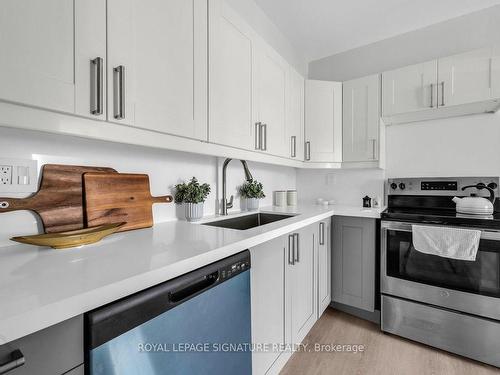 211-75 Emmett Ave, Toronto, ON - Indoor Photo Showing Kitchen