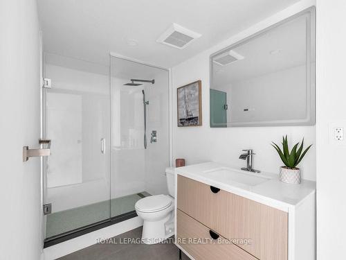 211-75 Emmett Ave, Toronto, ON - Indoor Photo Showing Bathroom