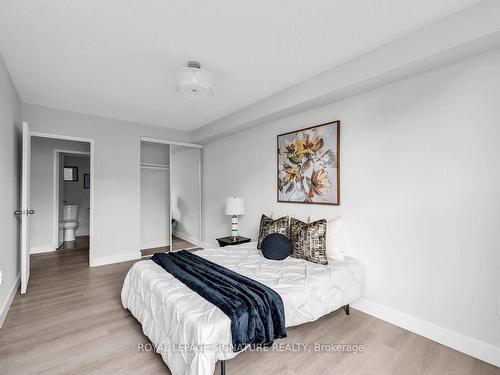 211-75 Emmett Ave, Toronto, ON - Indoor Photo Showing Bedroom