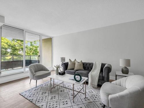 211-75 Emmett Ave, Toronto, ON - Indoor Photo Showing Living Room